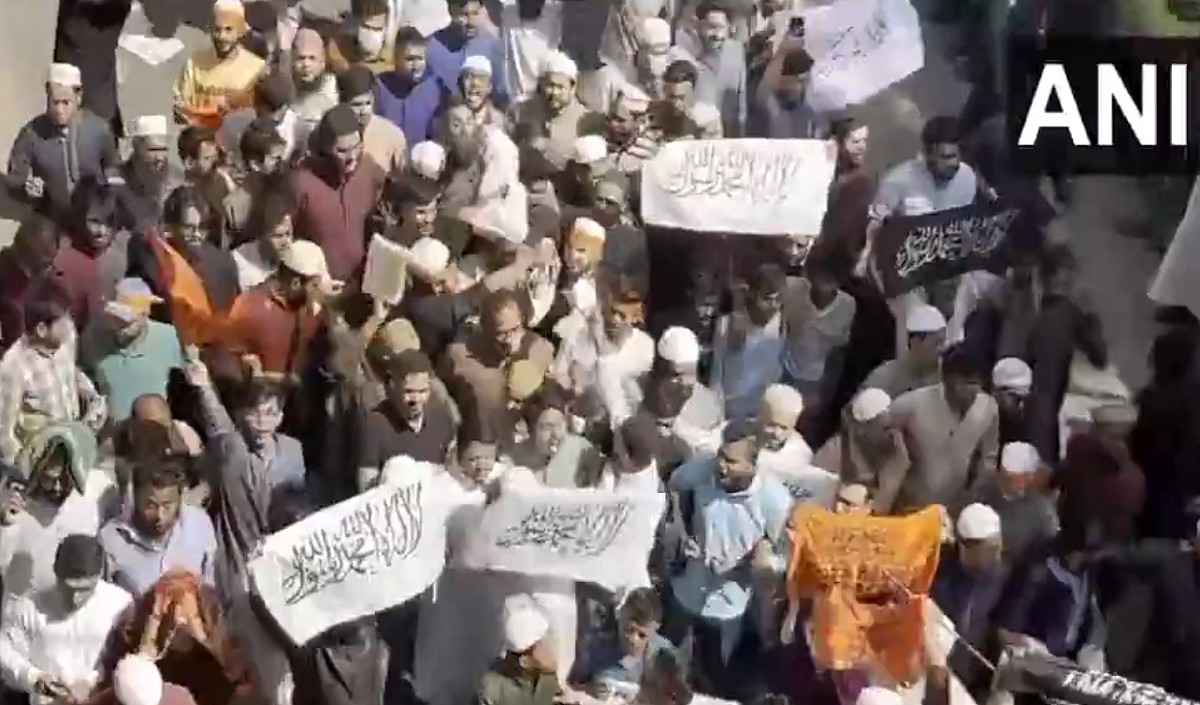 प्रतिबंधित इस्लामी समूह Hizb ut-Tahrir ने बांग्लादेश में निकाला मार्च, मस्जिद के पास पुलिस से हुई झड़प