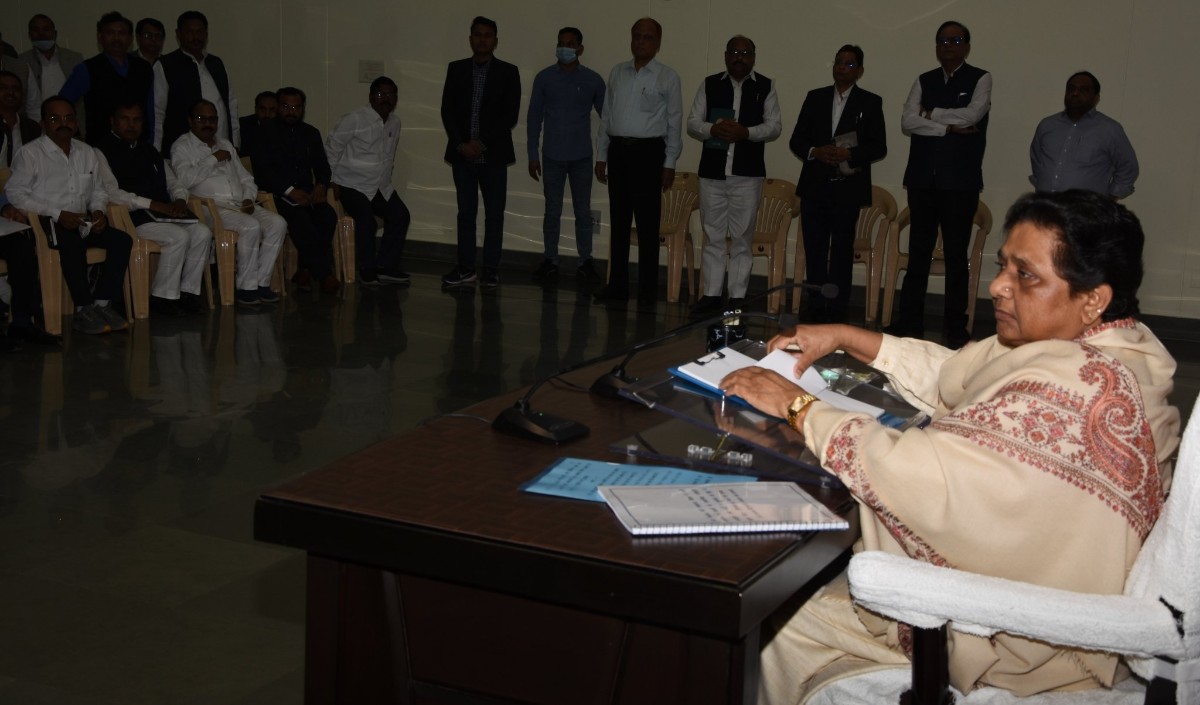 Bahujan Samaj Party में बड़ा बदलाव, Mayawati ने भतीजे आकाश आनंद को पार्टी के सभी पदों से हटाया