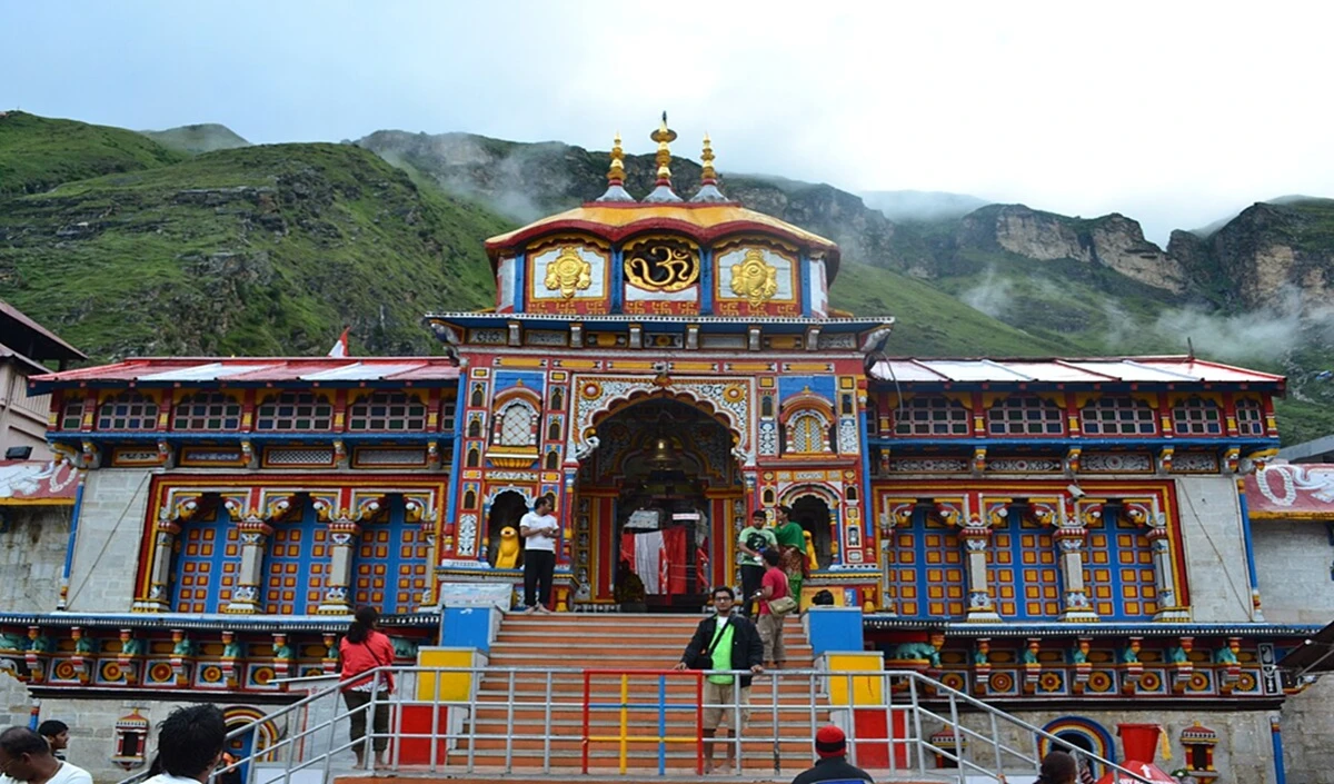 Char Dham Yatra: चारधाम की यात्रा के लिए शुरू हुआ लाइव टूर पैकेज, मिलेंगी इतनी सारी सुविधाएं