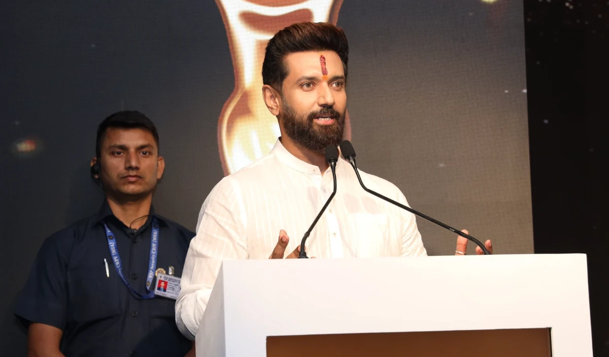 EID से पहले सड़कों पर नमाज पढ़ने का मुद्दा गरमाया, विवाद पर क्या बोले Chirag Paswan