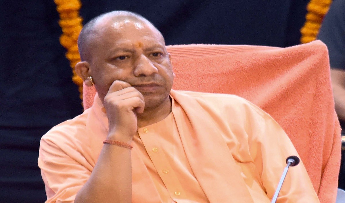 CM Yogi Adityanath का बड़ा आदेश, अंसल ग्रुप के खिलाफ दर्ज होगी एफआईआर