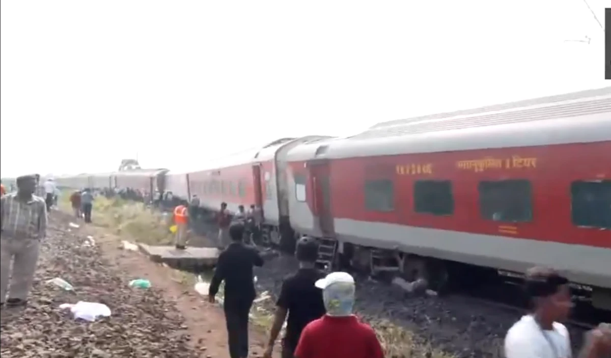 Kamakhya Express Derailment: पटरी से उतरीं कामाख्या सुपरफास्ट एक्सप्रेस की 11 बोगियां, एक की मौत, कई लोग घायल