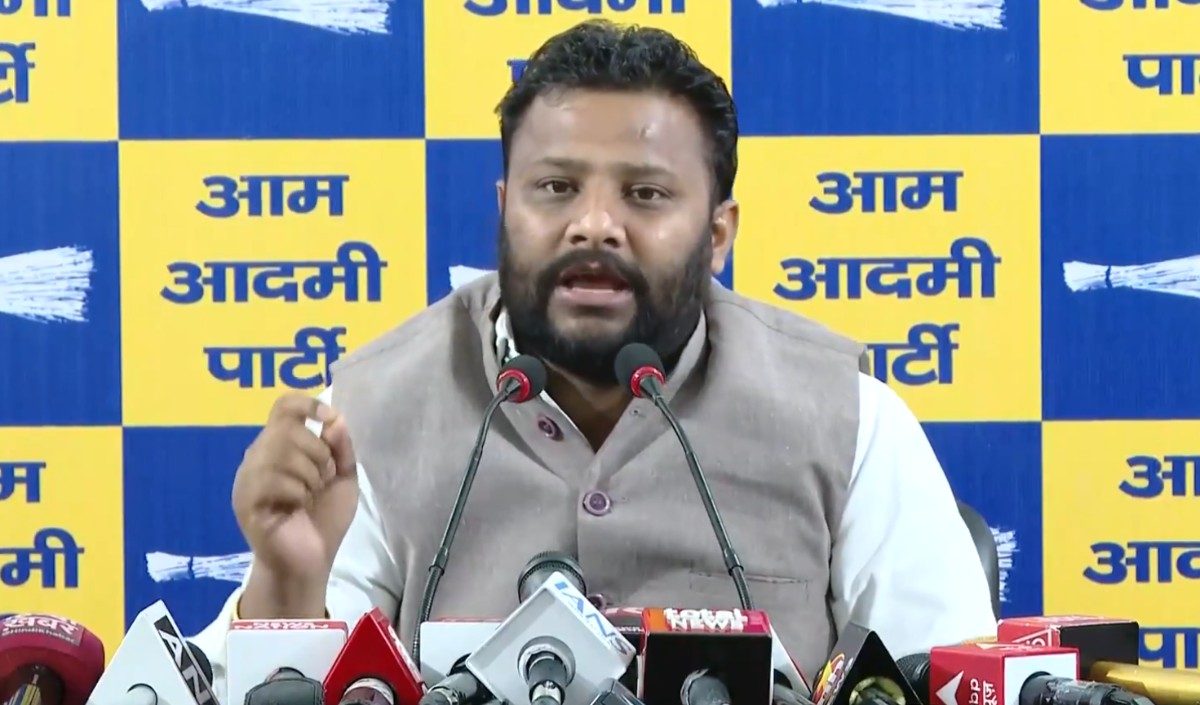 Delhi की महिलाओं के खाते में कब आएंगे 2500 रुपये? AAP विधायक कुलदीप कुमार ने बीजेपी से पूछा ये सवाल