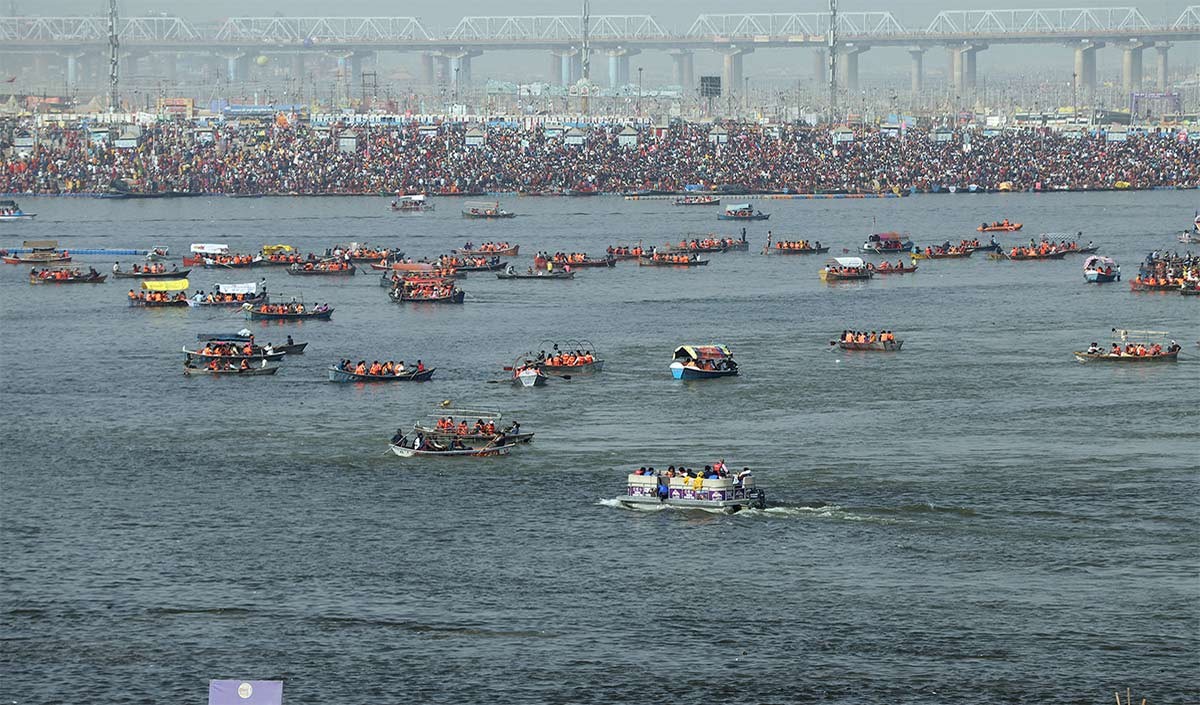 Mahakumbh में एक नाविक ने कमाये 30 करोड़ रुपए, UP की अर्थव्यवस्था को प्रयागराज मेले से मिला साढ़े तीन लाख करोड़ रुपए का फायदा