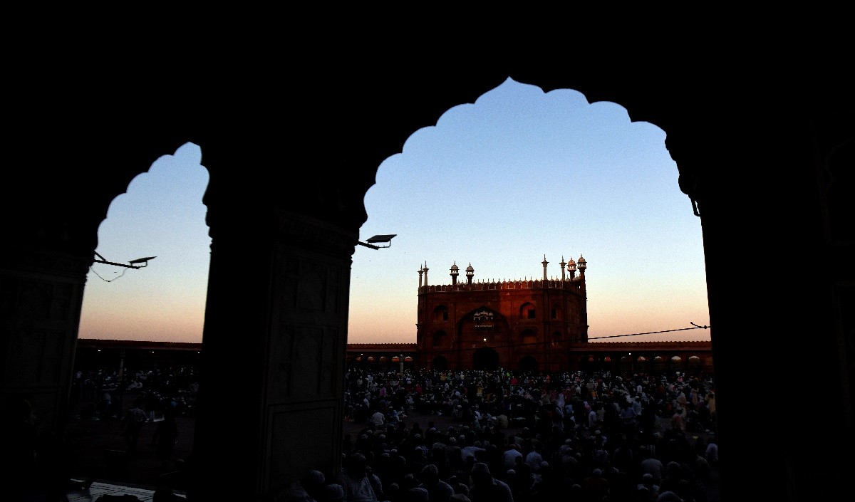 Delhi के ब्रह्मपुरी में मस्जिद निर्माण पर हो रहा विवाद, बढ़ाई गई Police चौकसी