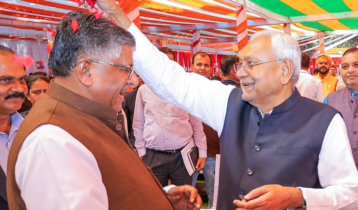 राष्ट्रगान के अनादर  को लेकर नीतीश कुमार के खिलाफ अदालत में याचिका दायर