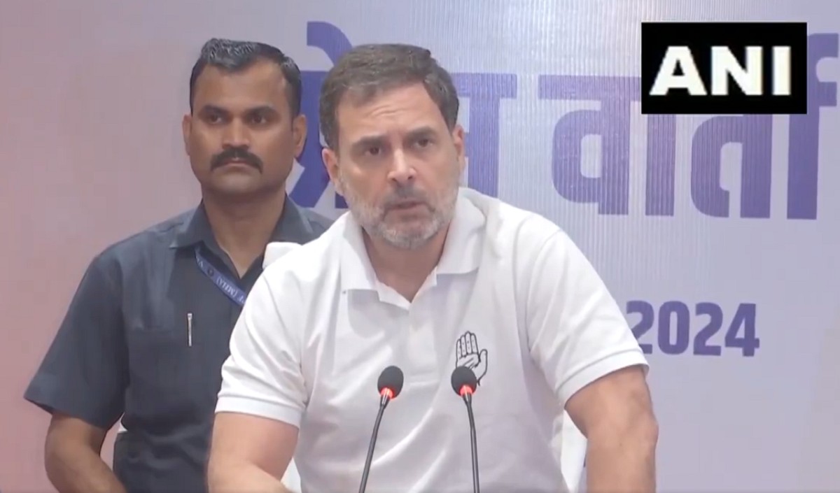 कोर्ट में पेश न होने पर राहुल गांधी पर 200 रुपये का जुर्माना, 14 अप्रैल को पेश होने का आदेश