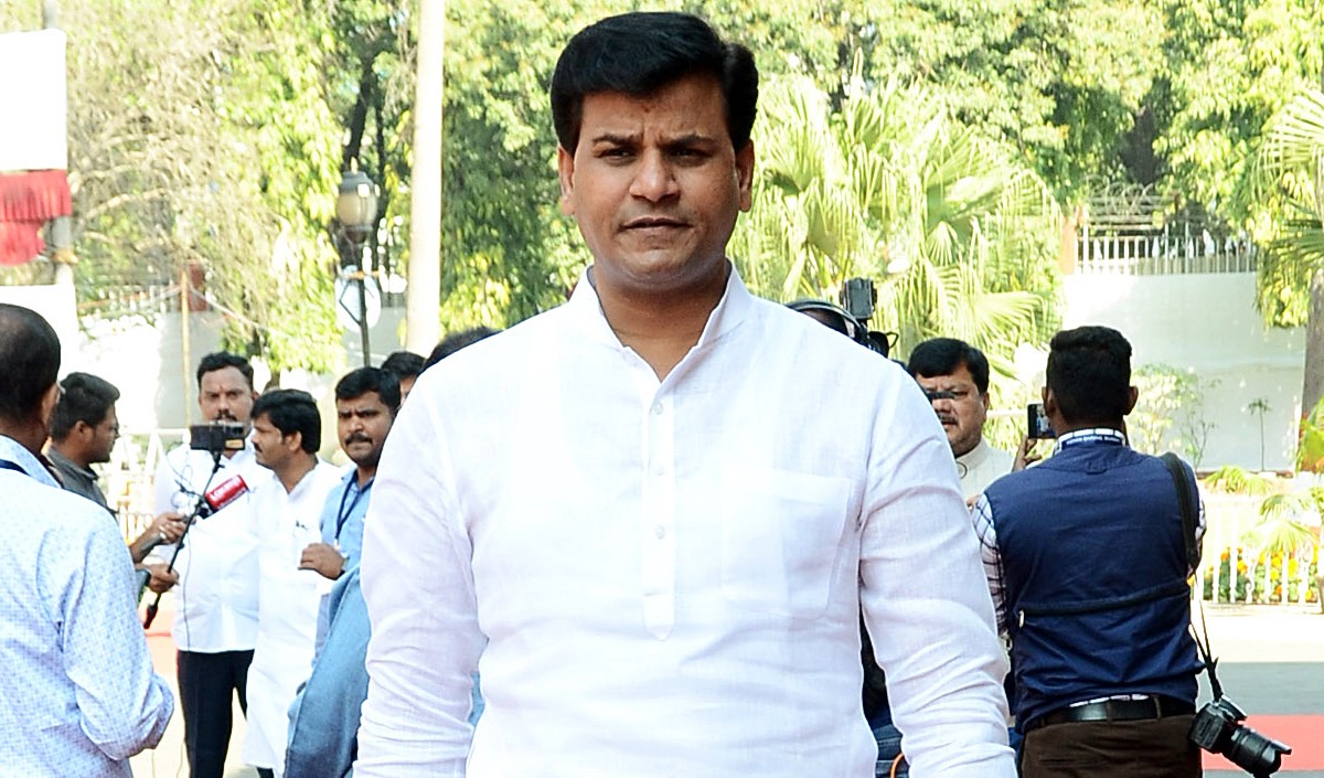 विधायक रवि राणा ने औरंगजेब की कब्र को हटाने की मांग की, कहा- अबू आजमी ने महाराष्ट्र का किया अपमान