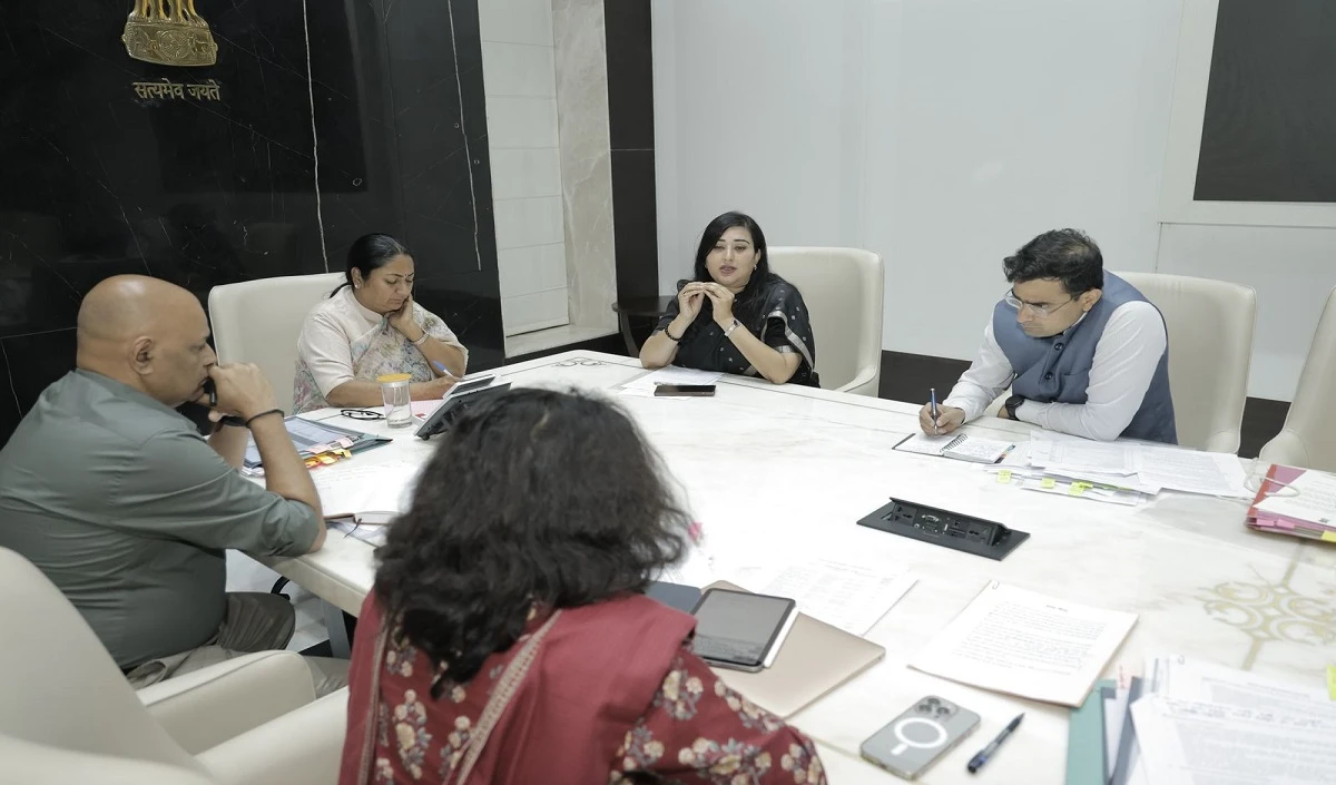 Delhi Budget 2025: सांसदों के साथ CM रेखा गुप्ता ने की बजट पर चर्चा, इन मुद्दों पर मिले सुझाव