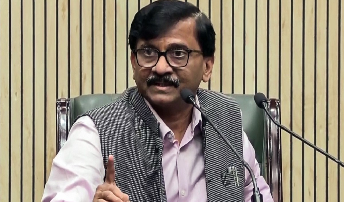Mahakumbh में शामिल न होने पर उद्धव से सवाल पूछने को लेकर Sanjay Raut ने शिंदे की आलोचना की