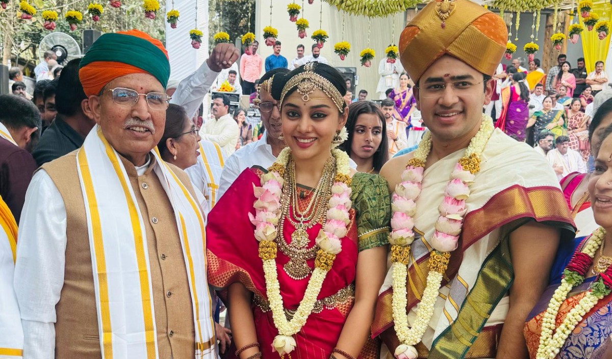 BJP MP Tejasvi Surya ने रचाई शादी, कन्नड गायिका शिवश्री के साथ लिए सात फेरे