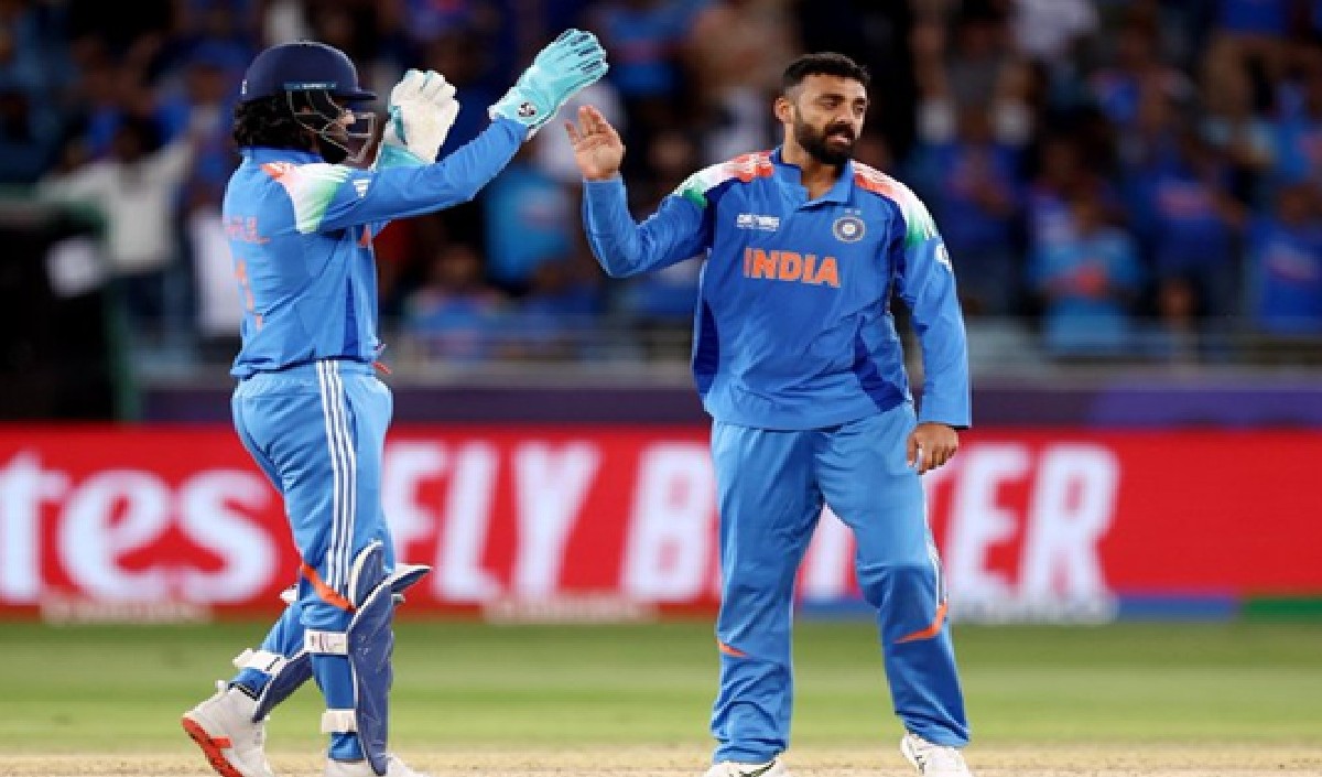 वरुण चक्रवर्ती की फिरकी में फंसे कीवी खिलाड़ी, पांच विकेट लेकर बनाया बड़ा कीर्तिमान