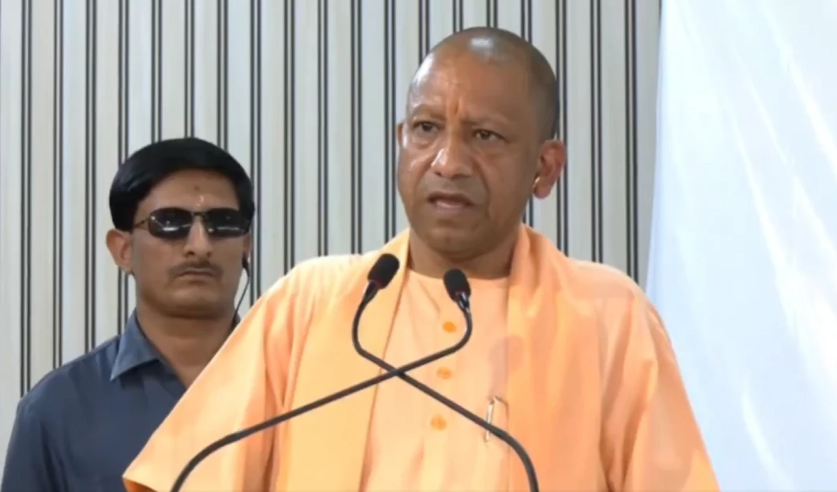 ‘मृत्यु कुंभ’ टिप्पणी को लेकर Yogi Adityanath ने साधा Mamata Banerjee पर निशाना