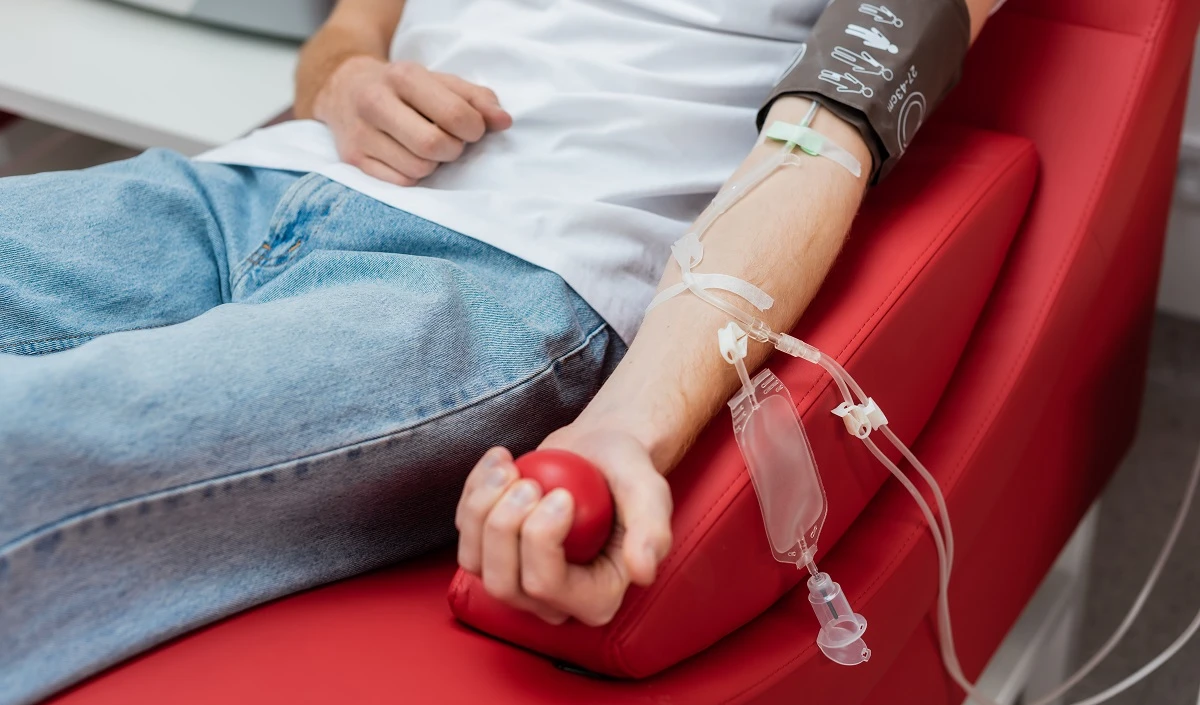 Facts About Blood Donation: एक साल में कितनी बार कर सकते हैं रक्तदान, जानें इसके फायदे