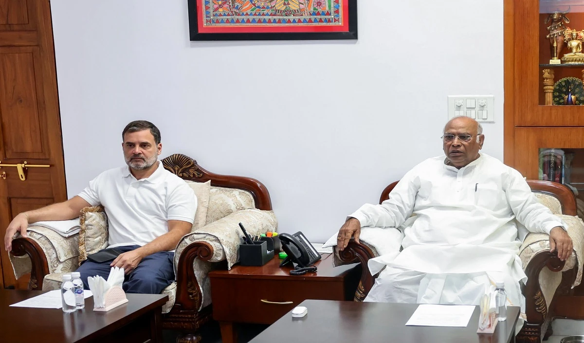 हम डरने वाले नहीं हैं, सोनिया गांधी, राहुल गांधी के खिलाफ ईडी की चार्जशीट पर बोले खरगे