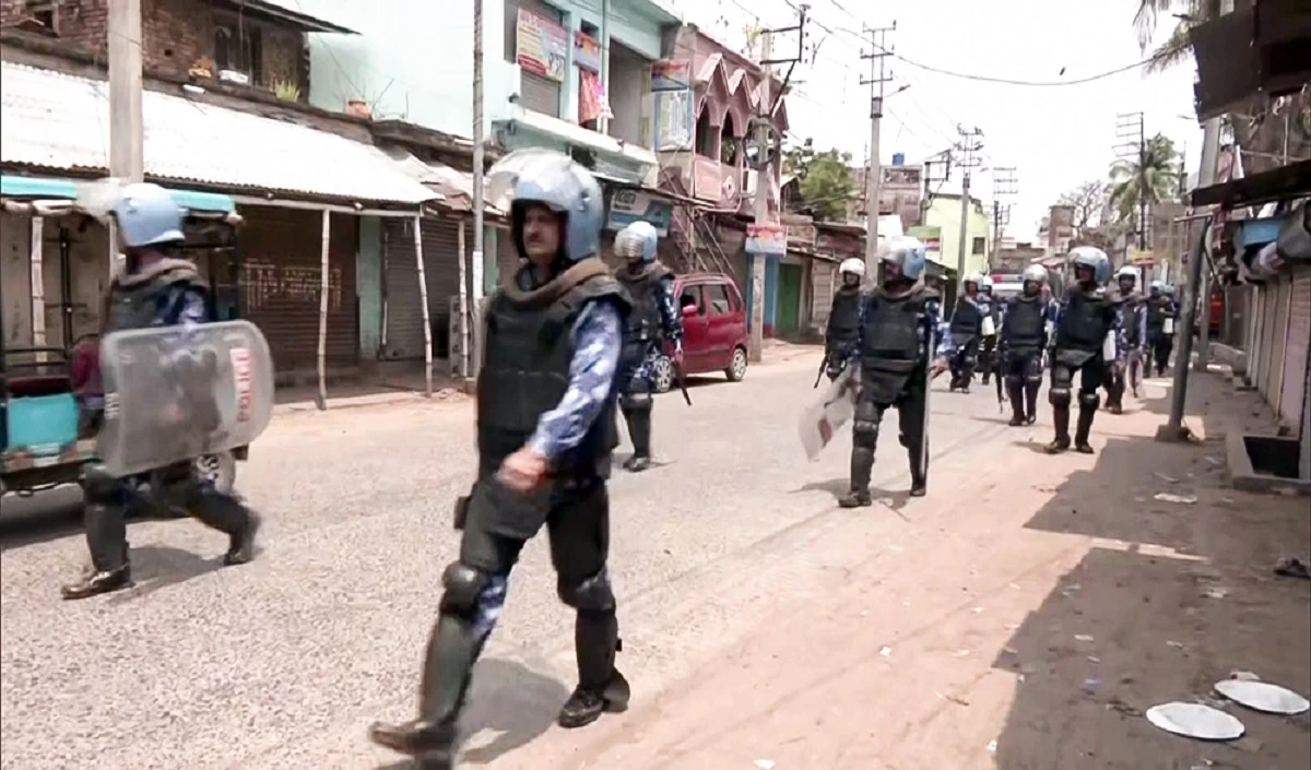 बंगाल के हालात पर केंद्र की नजर, बांग्लादेशी घुसपैठियों की भूमिका को लेकर एक्शन में गृह मंत्रालय