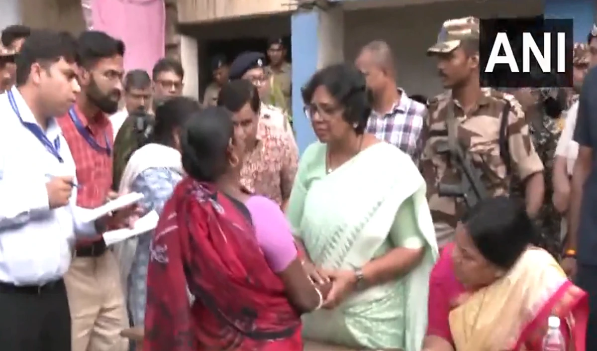‘महिलाओं को बहुत कष्ट सहना पड़ा है’, मुर्शिदाबाद हिंसा पीड़ितों से मुलाकात के बाद बोलीं NCW अध्यक्ष विजया रहाटकर