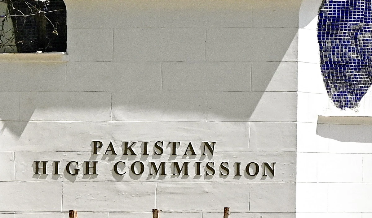 पहलगाम गुस्से से भड़के भारतीय ने तोड़ी पाकिस्तान उच्चायोग की खिड़की, लंदन पुलिस ने किया गिरफ्तार