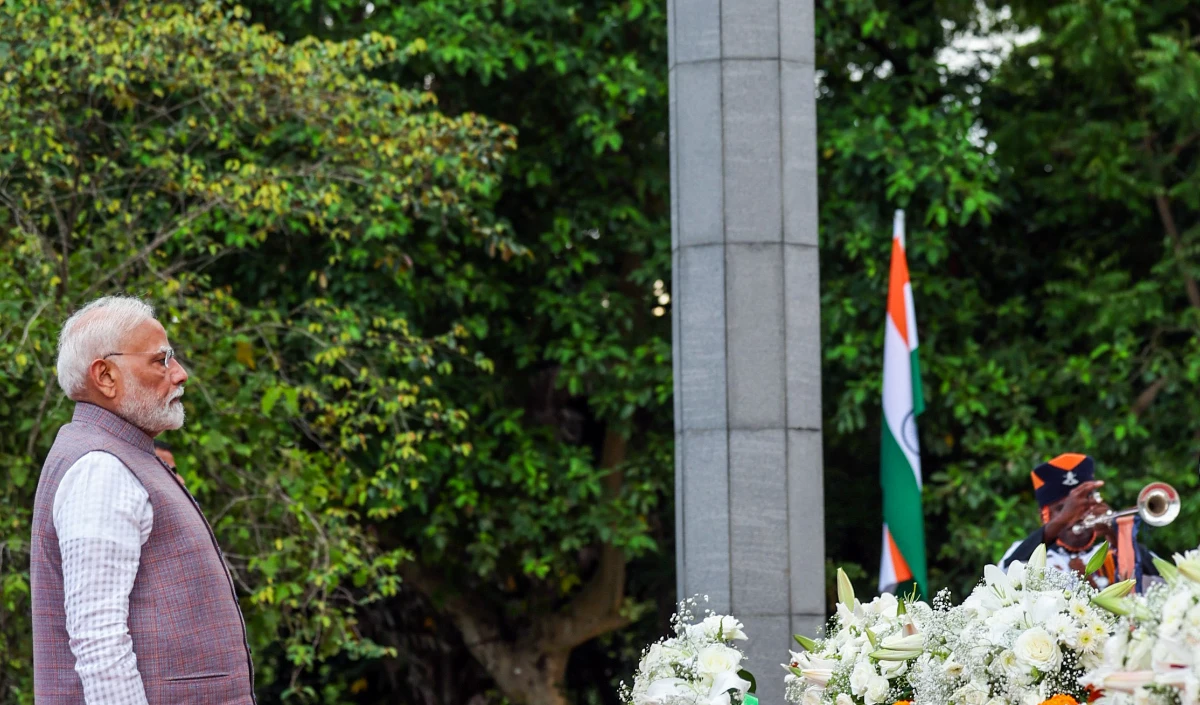 प्रधानमंत्री मोदी ने श्रीलंका के अनुराधापुरा में बौद्ध मंदिर के दर्शन किए