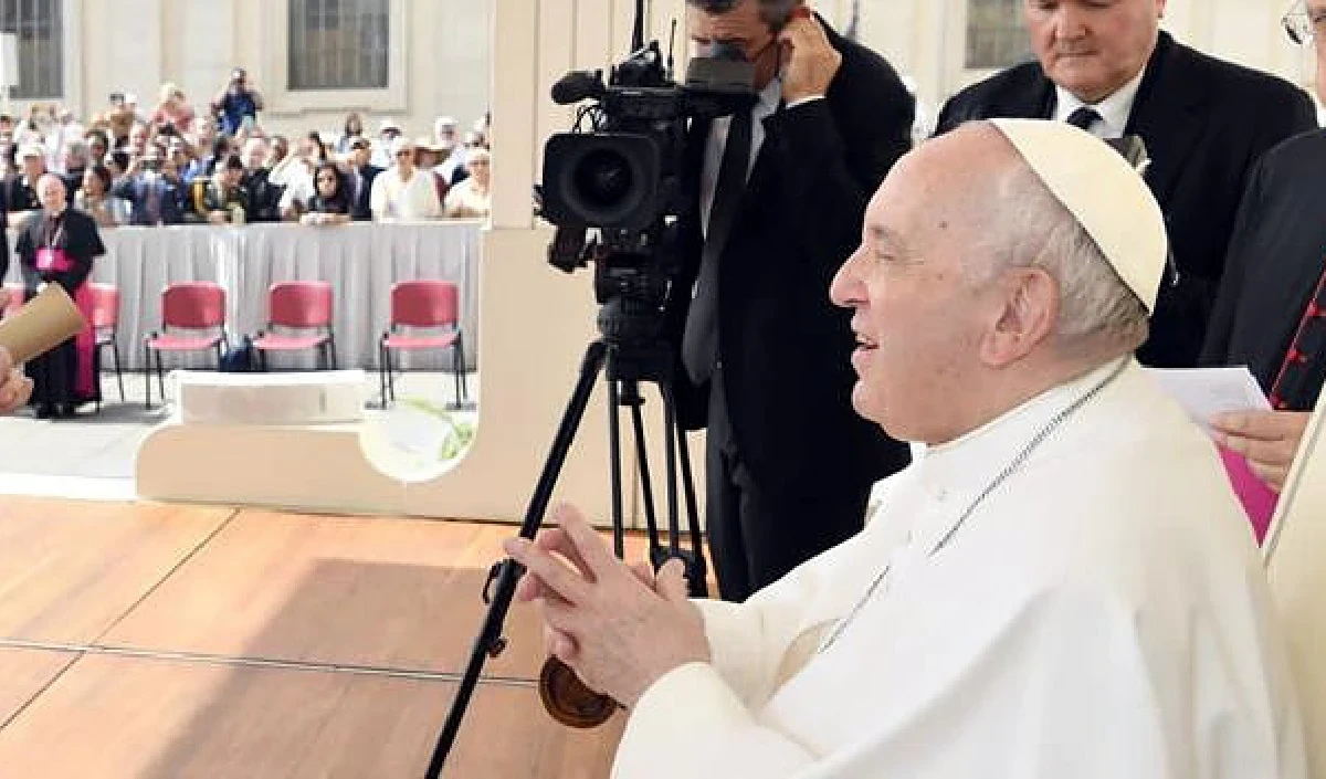 पोप फ्रांसिस से वेटिकन में मिले महाराजा चार्ल्स और महारानी कैमिला