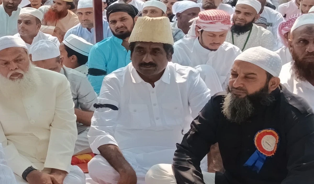Karnataka में ईद की नमाज के दौरान नमाजियों ने बांधी काली पट्टी, वक्फ संशोधन बिल का विरोध