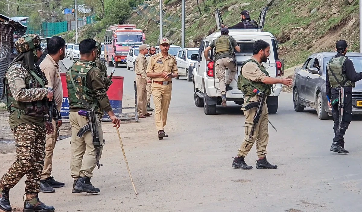 Pahalgam Terror Attack: सूत्रों का दावा, 26 लोगों की हुई है मौत, श्रीनगर में अमित शाह, दिल्ली-मुंबई में हाई अलर्ट