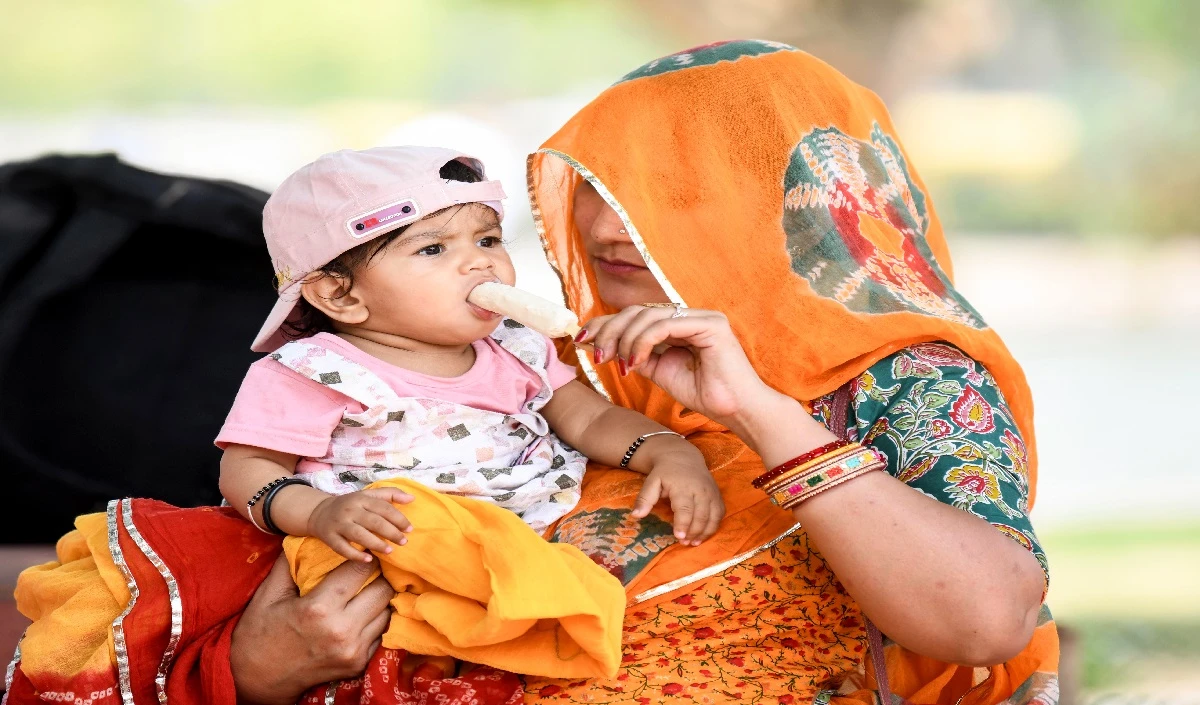 Delhi Rain Alert: दिल्ली एनसीआर के मौसम ने बदली करवट, जारी हुआ बारिश का अलर्ट