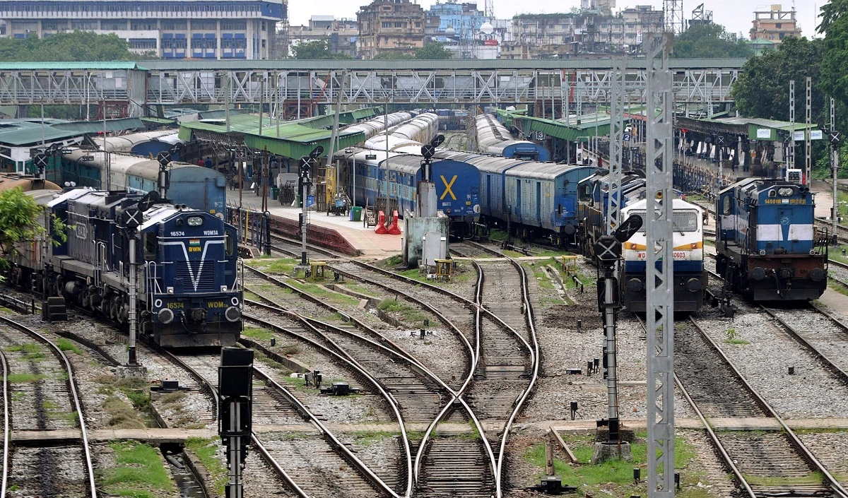 ट्रेन में सामान की सुरक्षा किसकी जिम्मेदारी? हाई कोर्ट ने कहा- यात्री अपने सामान की रक्षा खुद जिम्मेदार करें