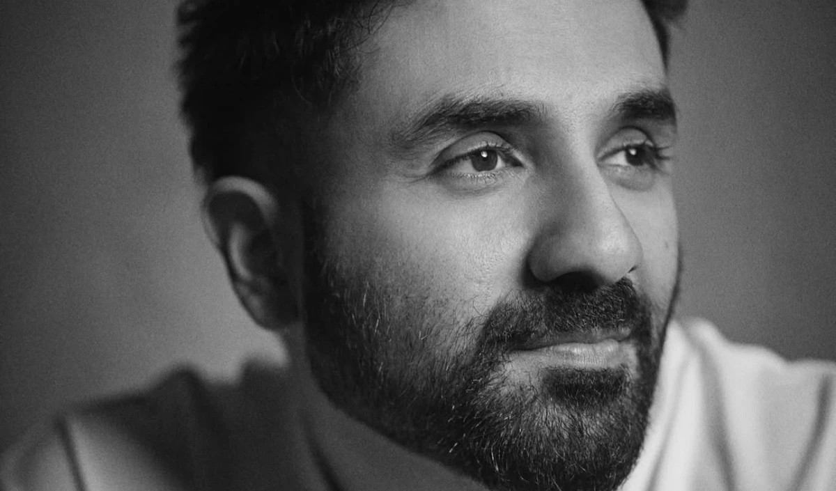 कॉमेडियन Vir Das की Air India से सफर की अपनी डरावनी कहानी बयां की, 50 हजार की टिकट में टूटे पैर वाली सीट, पत्नी के लिए व्हीलचेयर तक नहीं दी…