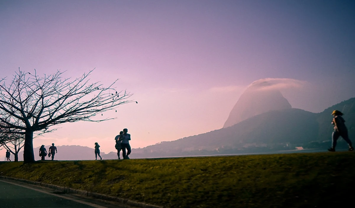 Walking Mistakes: रोजाना वॉक के बाद भी नहीं घट रही शरीर की जिद्दी चर्बी, टहलने के दौरान भूलकर न करें ये गलतियां