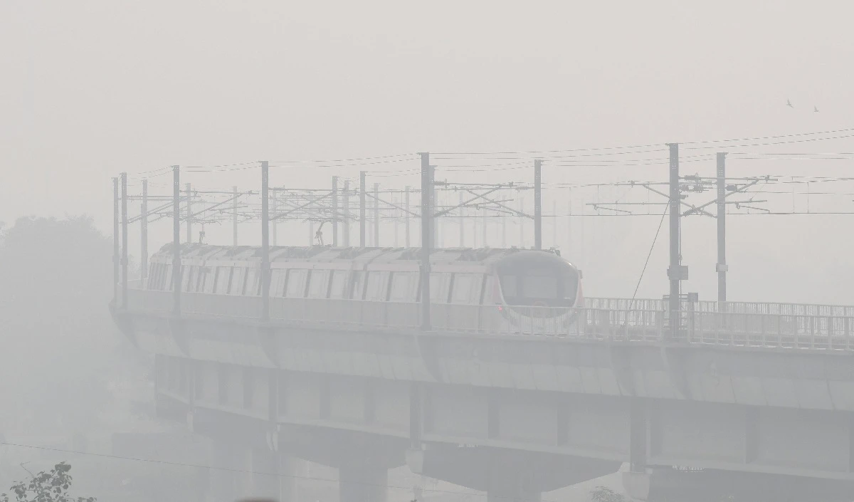 Delhi Air Pollution| दिल्ली-NCR में फिर छाया प्रदूषण का कहर, IGI Airport पर प्रभावित हुई विजिबिलिटी, इन वाहनों के प्रवेश पर रहेगी रोक