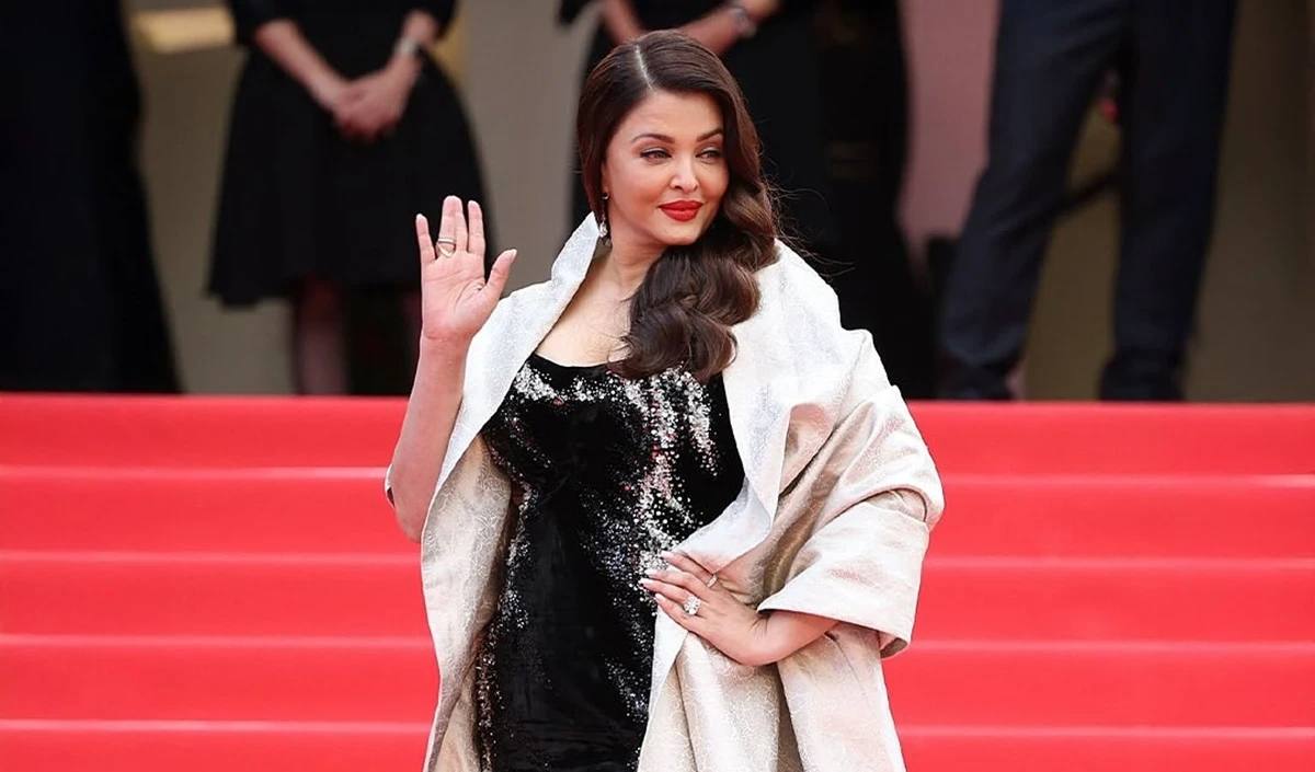 Bollywood Wrap Up | Aishwarya Rai Bachchan की कान्स ड्रेस पर लिखा है भगवद गीता का संस्कृत श्लोक