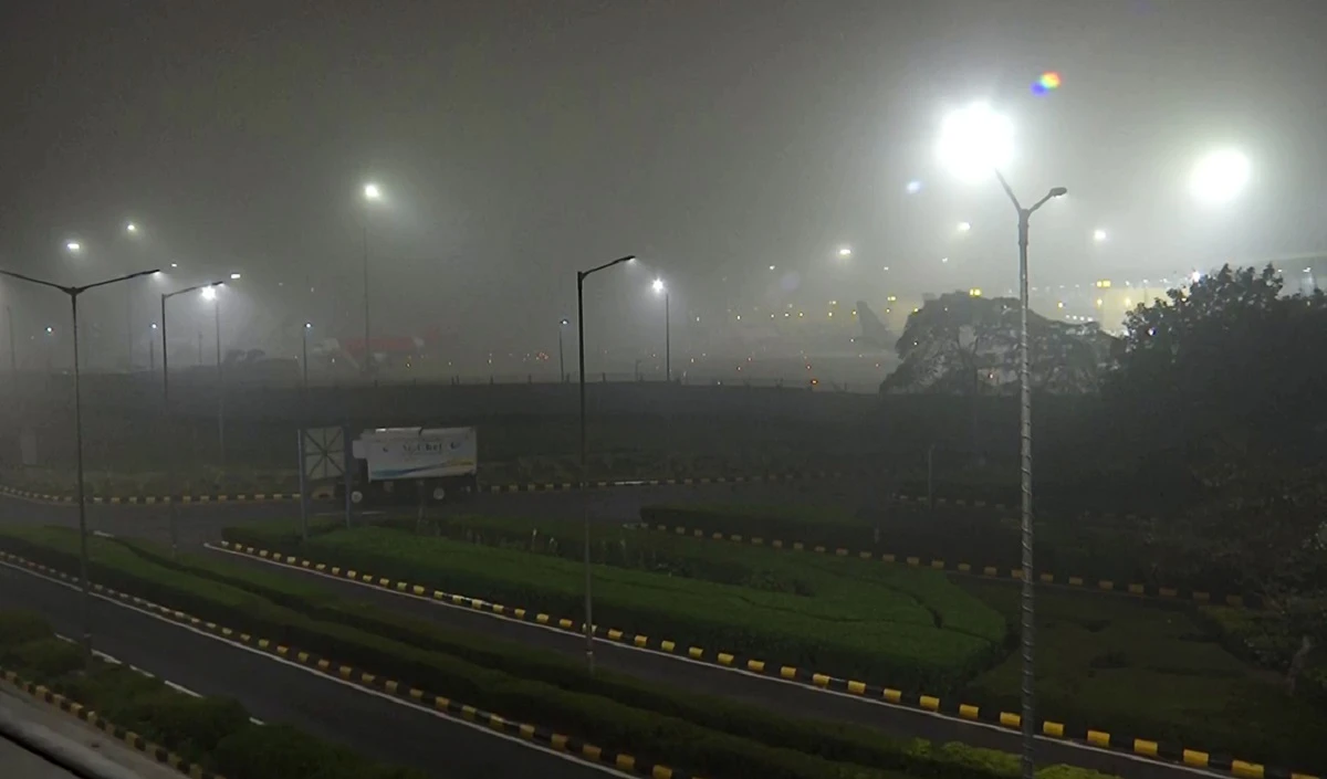 बैंकॉक से मॉस्को जा रही फ्लाइट से निकला धुआं, दिल्ली के IGI एयरपोर्ट पर आपातकाल घोषित
