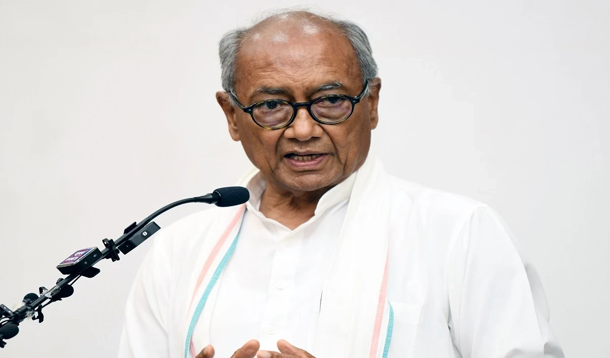 पाकिस्तान को आतंकवादियों को पनाह देना बंद करना चाहिए: दिग्विजय सिंह