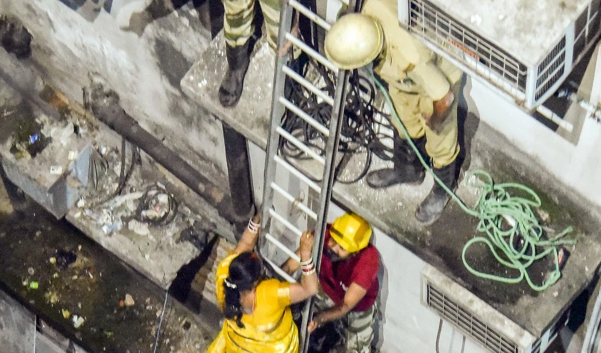 Kolkata fire deaths: सुरक्षा चूक के आरोपों के बीच रितुराज होटल के मालिक गिरफ्तार