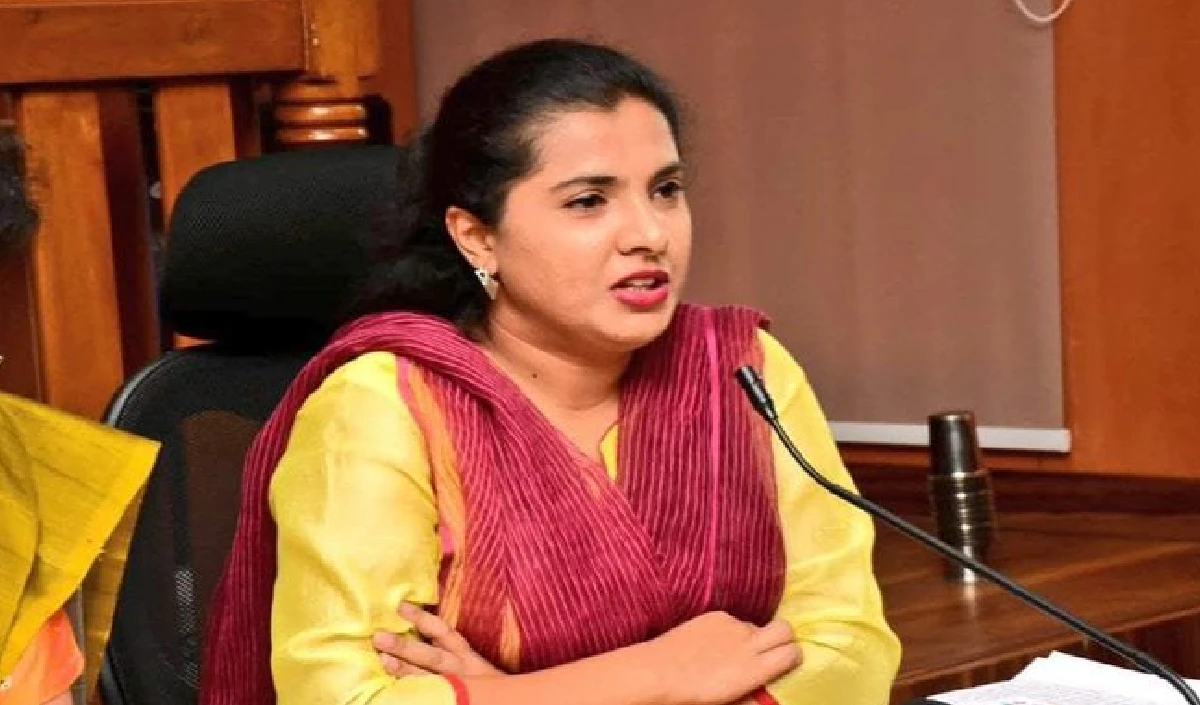 काम पर फोकस…MLC द्वारा पाकिस्तानी बताए जाने पर आया कलबुर्गी की IAS अधिकारी का रिएक्शन