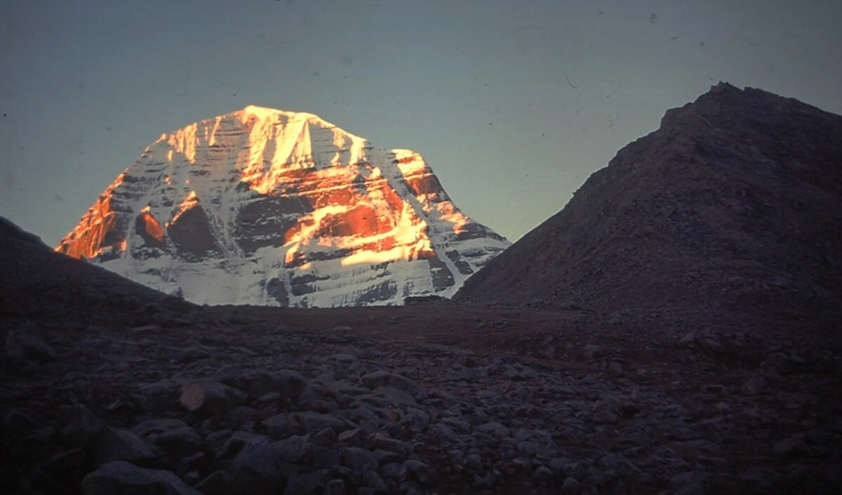 Kailash Mansarovar Yatra 2025: इन दो रूट्स से की जाती है कैलाश मानसरोवर यात्रा, 29 जून से हो रही शुरूआत