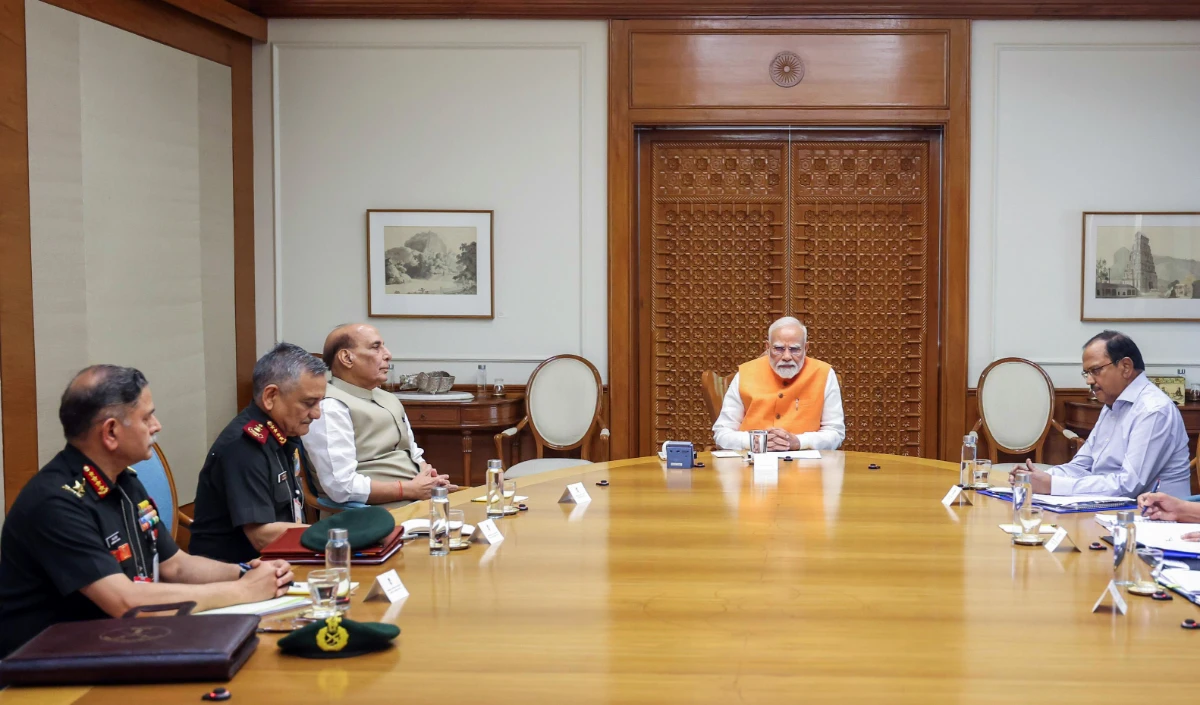 India-Pakistan Conflict: PM Modi की हाई लेवल मीटिंग, तीनों सेनाध्यक्षों के साथ NSA और CDS भी रहे मौजूद