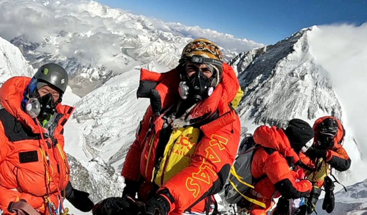झारखंड के 52 वर्षीय पर्वतारोही ने माउंट एवरेस्ट की चढ़़ाई पूरी की