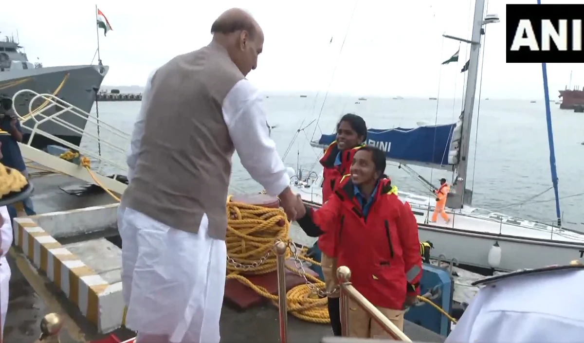 अपनी जिम्मेदारी निभा रही हैं देश की बेटियां, सशस्त्र बलों में महिलाओं की भूमिका पर बोले राजनाथ सिंह