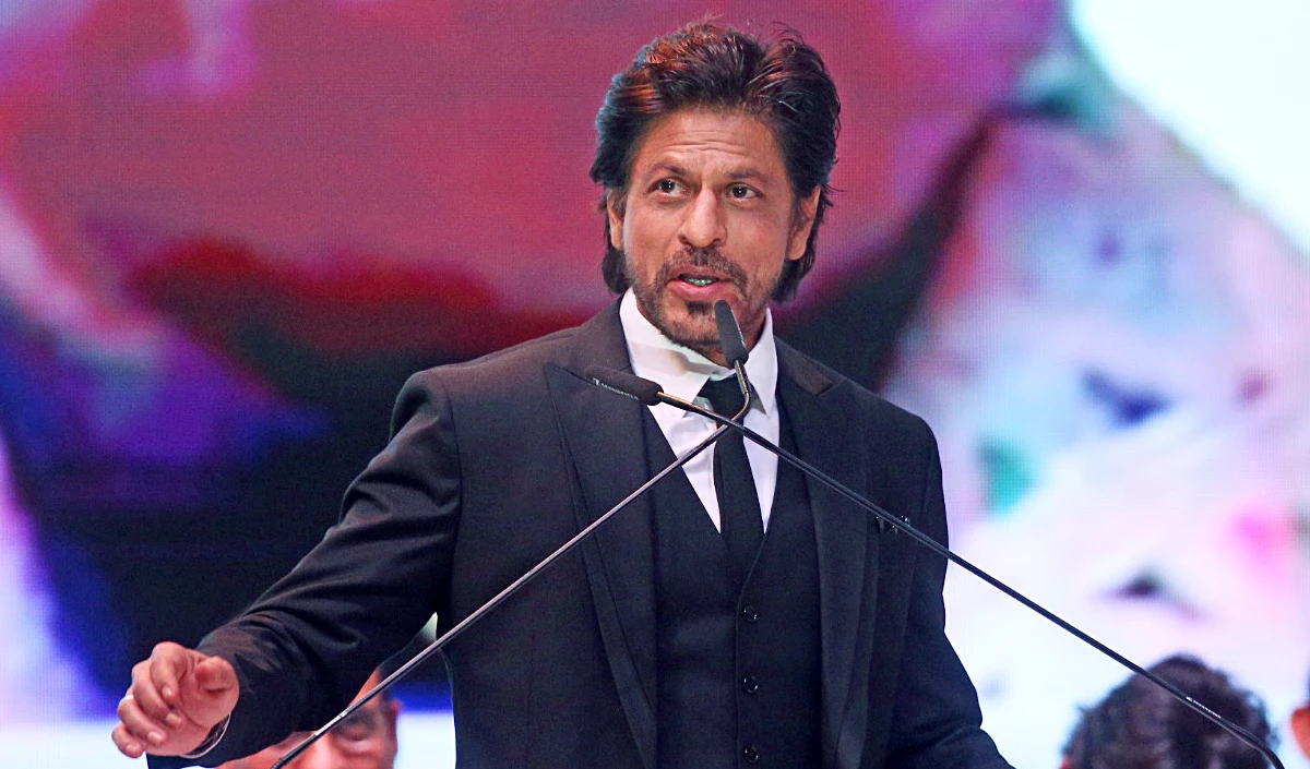 Met Gala 2025: फैशन डिजाइनर Sabyasachi के डिजाइन किये कपड़ों में नजर आएंगे शाहरुख खान