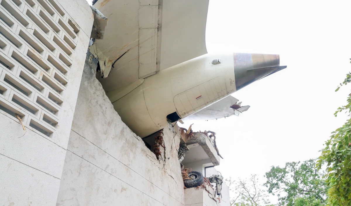 Air India Plane Crash | मणिपुर की Air Hostess लामनुनथेम सिंगसन अपने परिवार की कमाने वाली एकमात्र सदस्य थी