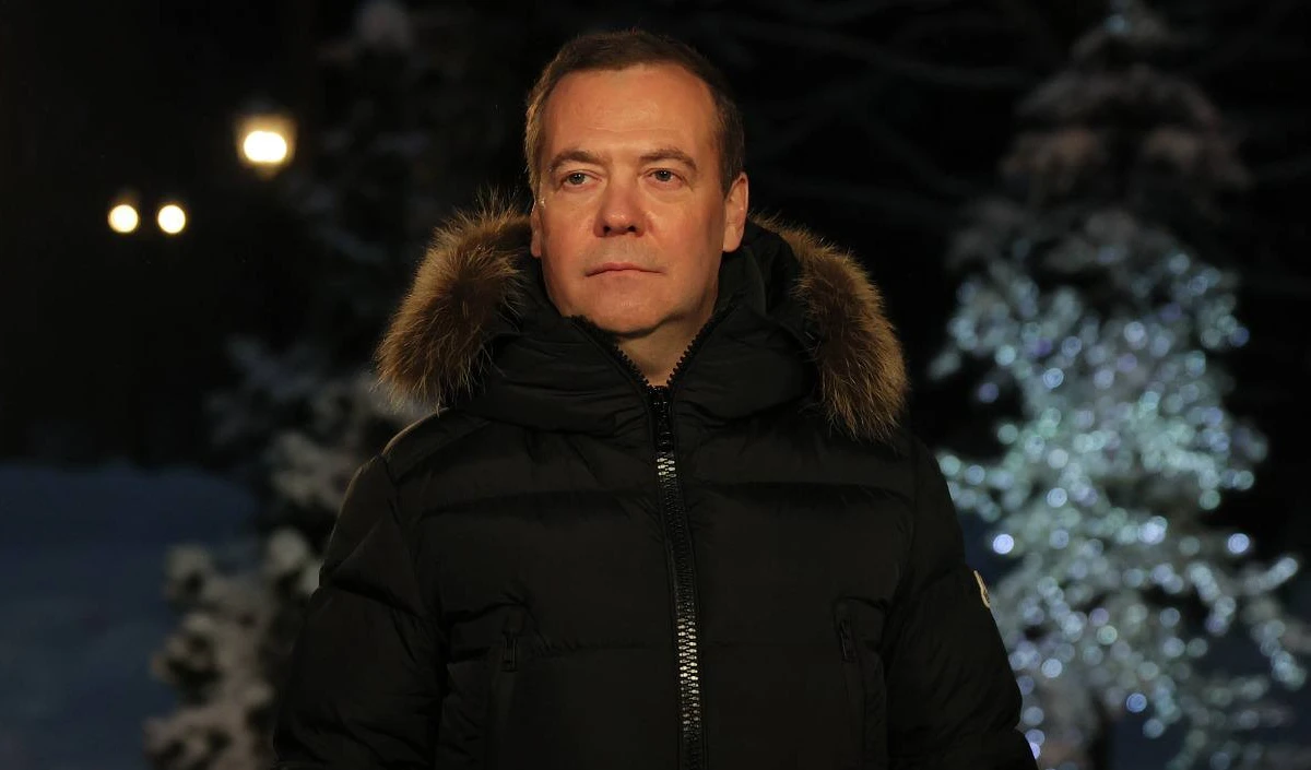 ईरान को परमाणु हथियार देने को तैयार कई देश, रूस के पूर्व राष्ट्रपति Dmitry Medvedev का चौंकाने वाला दावा