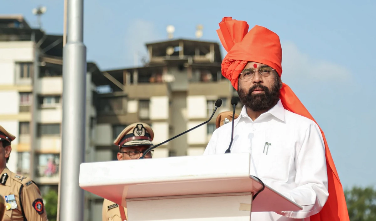 मेरी ड्यूटी खत्म…पायलट ने फ्लाइट उड़ाने से किया इनकार, एयरपोर्ट पर फंसे रहे एकनाथ शिंदे और फिर…