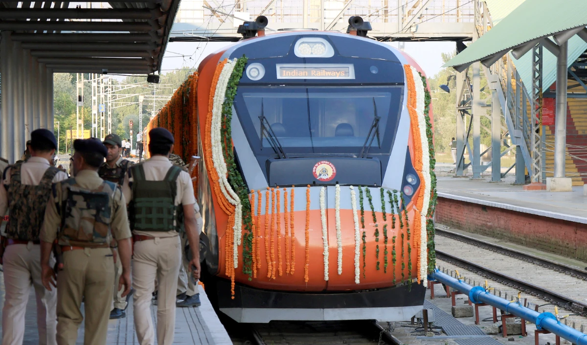 Katra-Srinagar Vande Bharat Train |  कटरा-श्रीनगर वंदे भारत ट्रेन जुलाई तक पूरी फुल! ट्रेन में परोसेगा जाएगा कश्मीरी शाकाहारी व्यंजन