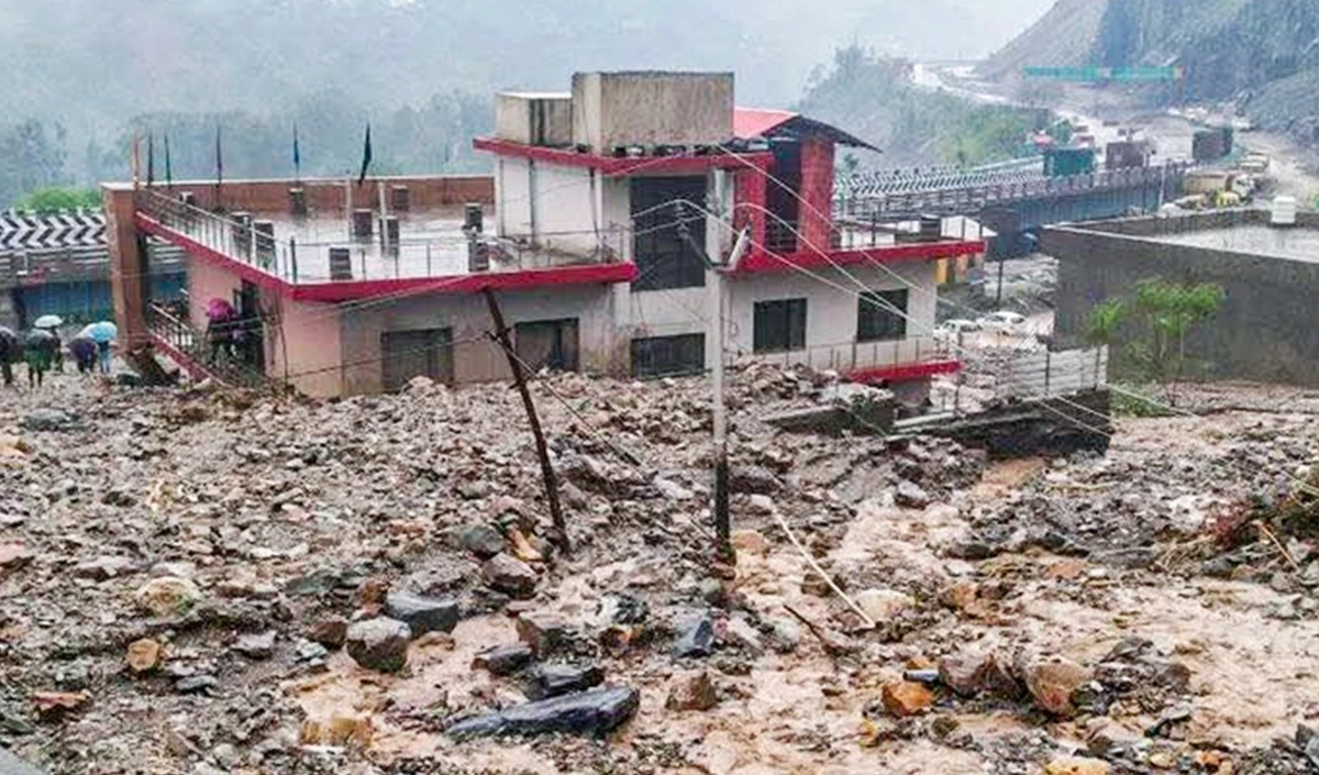 Himachal Pradesh Rain Alert | भारी बारिश के कारण कई जगहों पर भूस्खलन की खबरें, आईएमडी ने अलर्ट जारी किया