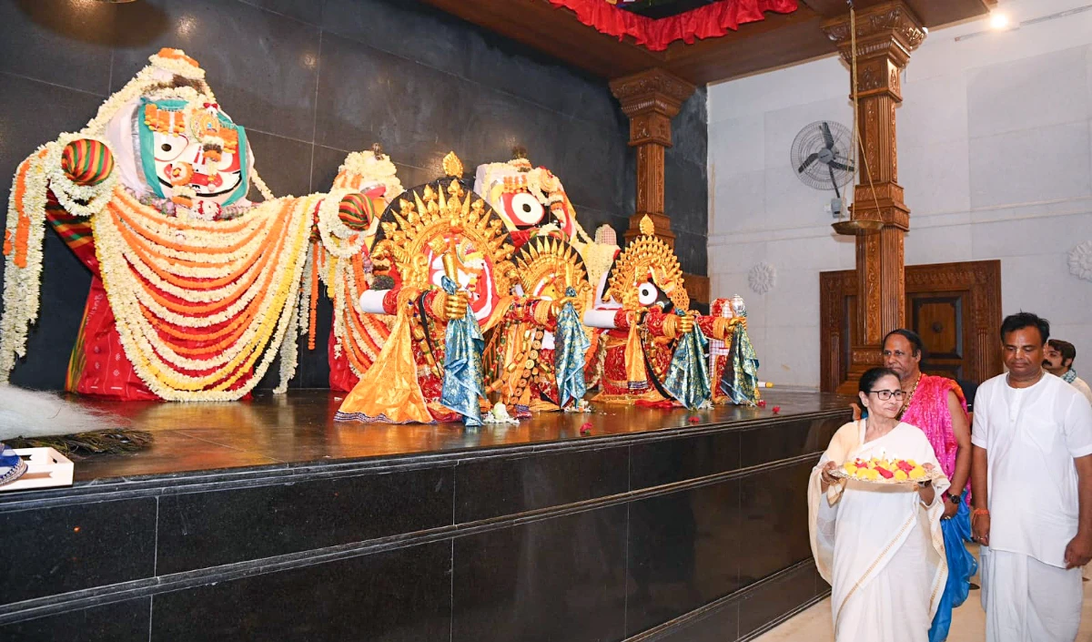 ममता ने दीघा के नवनिर्मित जगन्नाथ मंदिर से निकलने वाले पहली रथ यात्रा की शुरूआत की