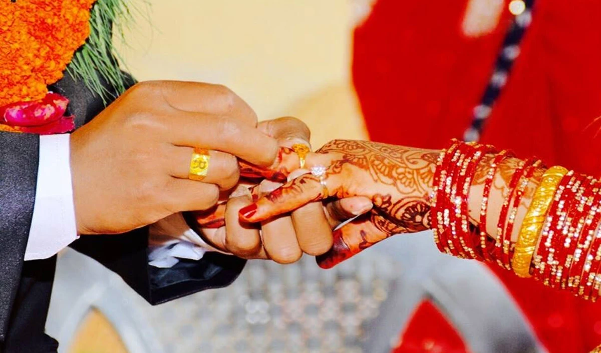 शादी के लिए पैसे नहीं हैं? कोई बात नहीं योगी सरकार है ना, Mukhyamantri Samuhik Vivah Yojana में आवेदन करिये और दुल्हनिया घर ले आइये