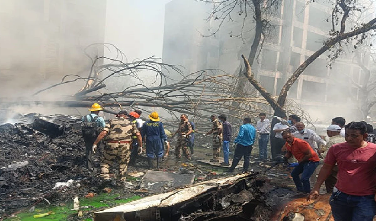Plane Crash Site: लाशों के ढेर से मिला ढेर सारा सोना, 80,000 कैश, सब हैरान