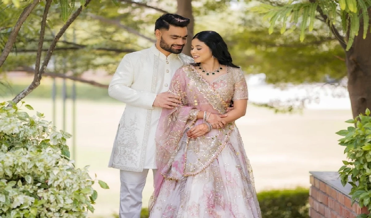 सगाई के मौके पर शरमाते रहे रिंकू सिंह, प्रिया सरोज ने लगाए ठुमके- देखें वीडियो